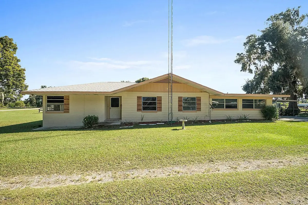 11900 SE Sunset Harbor Road, Weirsdale, FL 32195 - Image #1