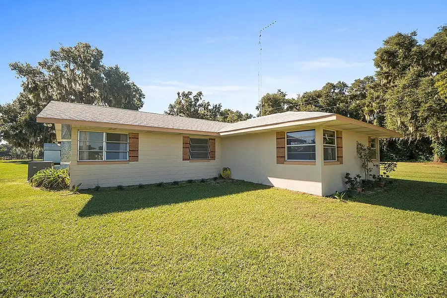 11900 SE Sunset Harbor Road, Weirsdale, FL 32195 - Image #2
