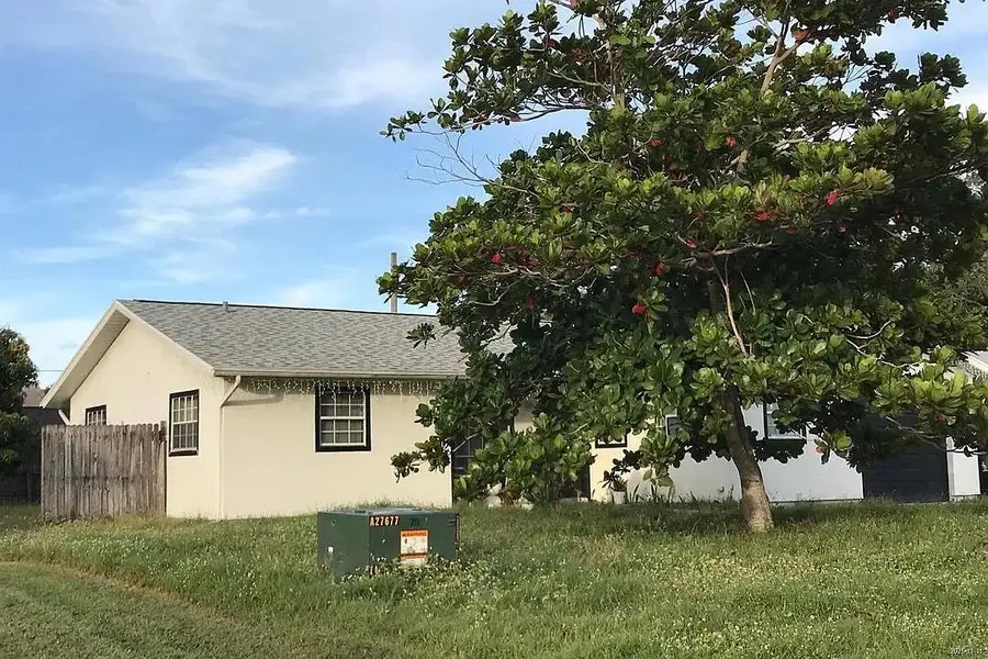 581 SE Crescent Avenue, Port Saint Lucie, FL 34984 - Image #3