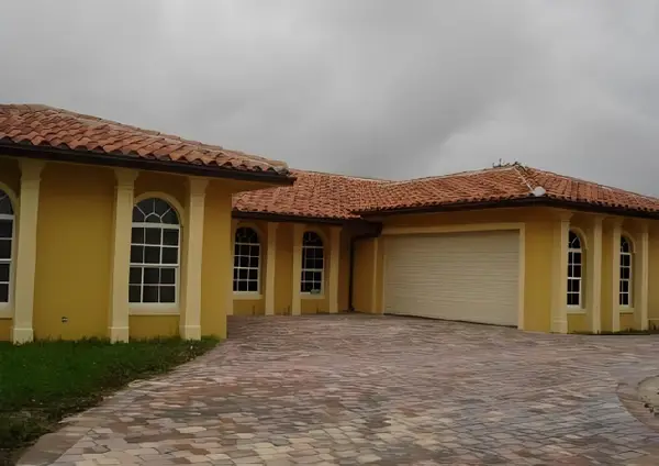 3231 N 47th Avenue, Other Florida, FL 33021
