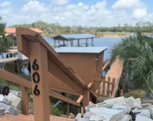 606 SE Riverside Drive, Steinhatchee, FL 32359