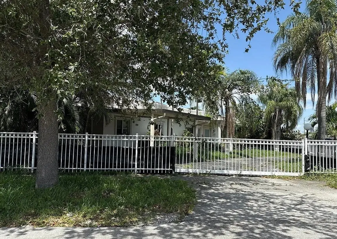 660 E 10th Place, Hialeah, FL 33010 - #1