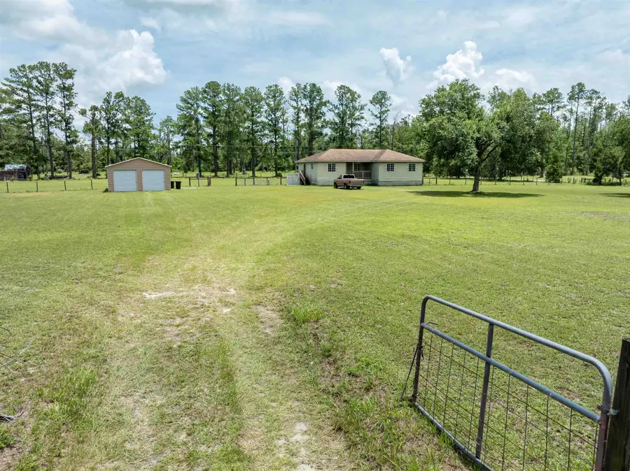 405 SE Apache Avenue, Lee, FL 32059 - #2