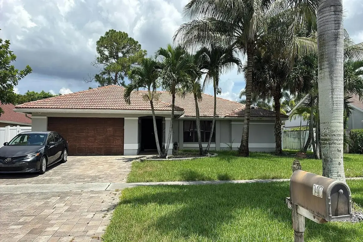 147 Kings Way, Royal Palm Beach, FL 33411 - #1