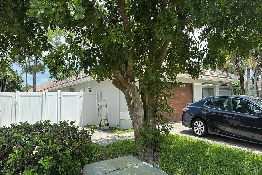 147 Kings Way, Royal Palm Beach, FL 33411 - #2