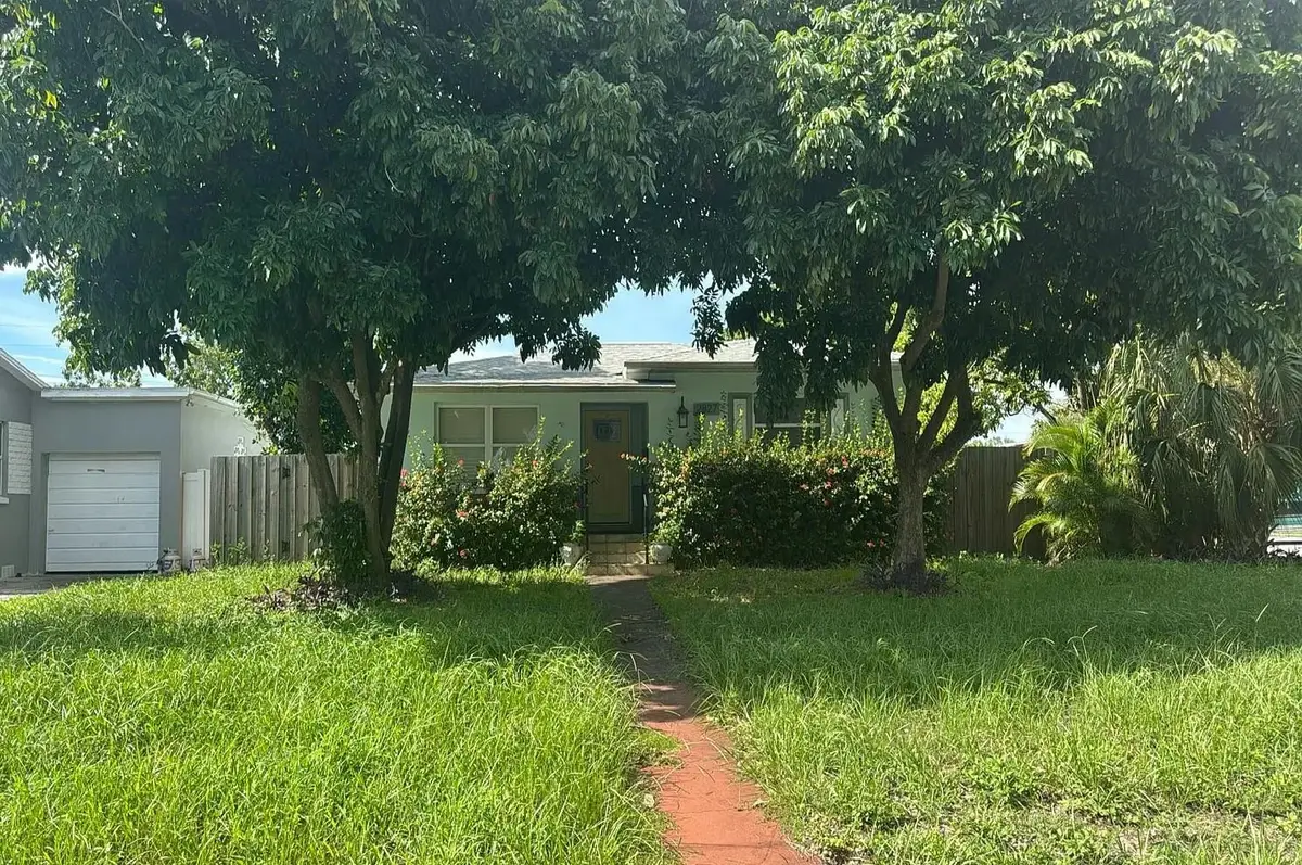 2827 N 29th Avenue, Saint Petersburg, FL 33713 - #1