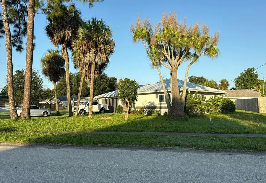 4335 W Saint Clair Avenue, Lochmoor Waterway Estates, FL 33903 - #2