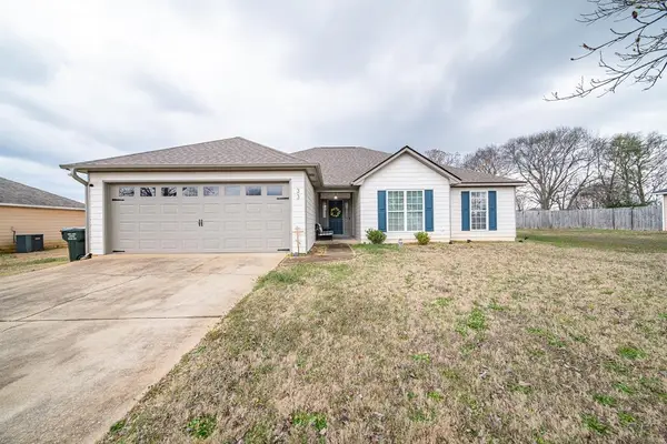 33 Honeysuckle Way, FORT MITCHELL, AL 36856