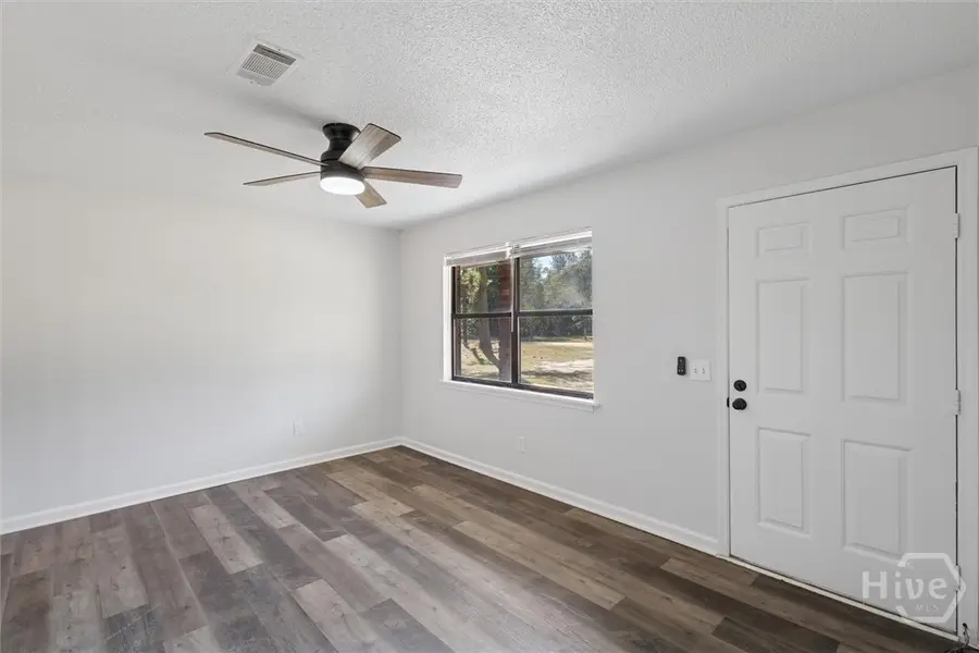 186 Community Circle, Jesup, GA 31545 - Image #2