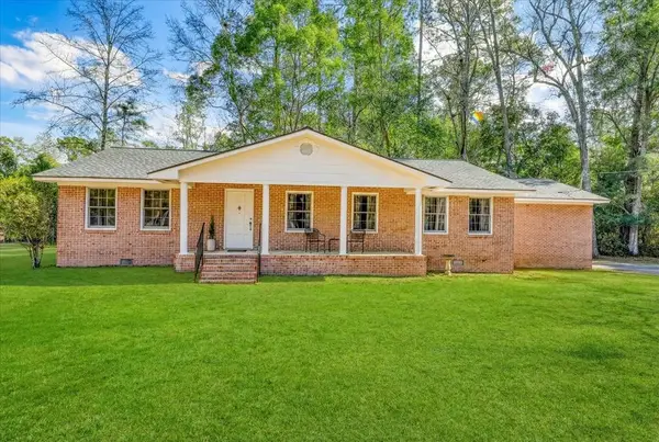 107 Roundcrest Dr, Thomasville, GA 31792