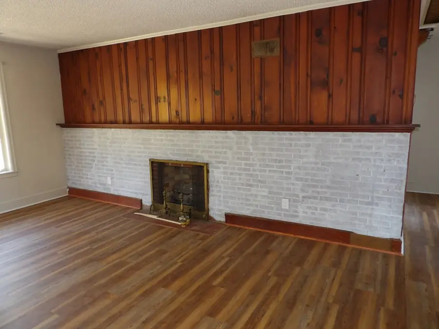 250 NE Tennyson St, Pelham, GA 31779 - #2