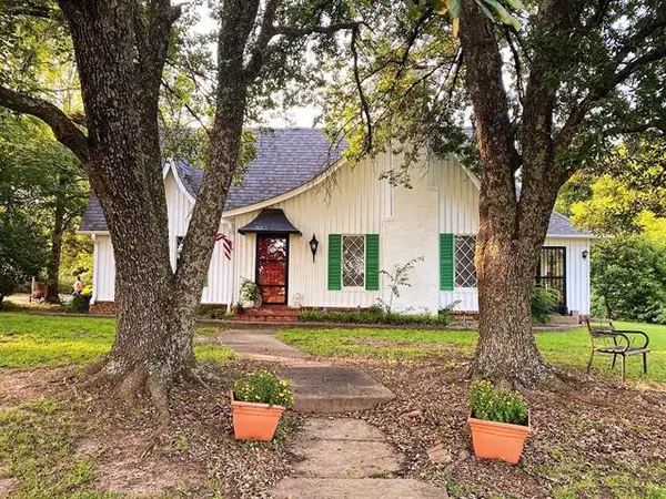 100 Smith Street, Naples, TX 75568