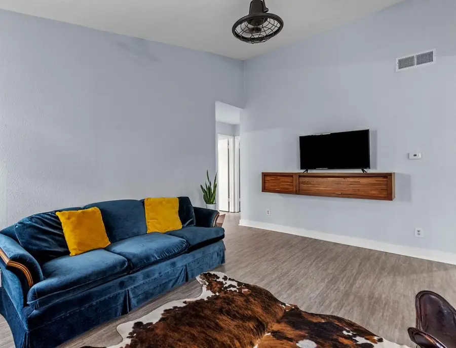 1104 Riverchase Lane #204, Arlington, TX 76011 - Image #3