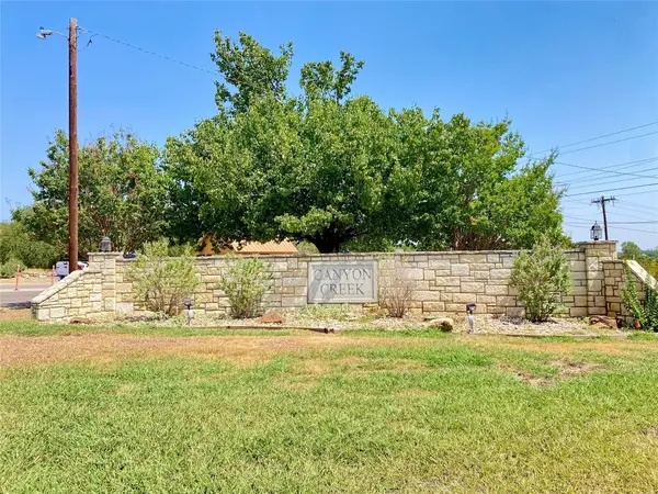 5106 Stoneridge Drive, Granbury, TX 76048