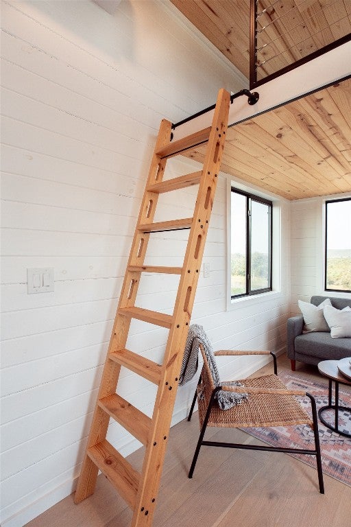 Ladder Bathroom Spacesaver- White - Top Notch DFW, LLC