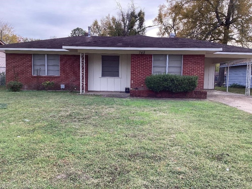 742 Pickwick Place, Shreveport, LA 71108 BHGRE