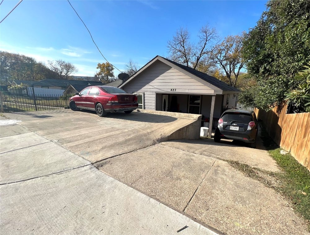 423 Bonnie View, Dallas, TX 75203 BHGRE