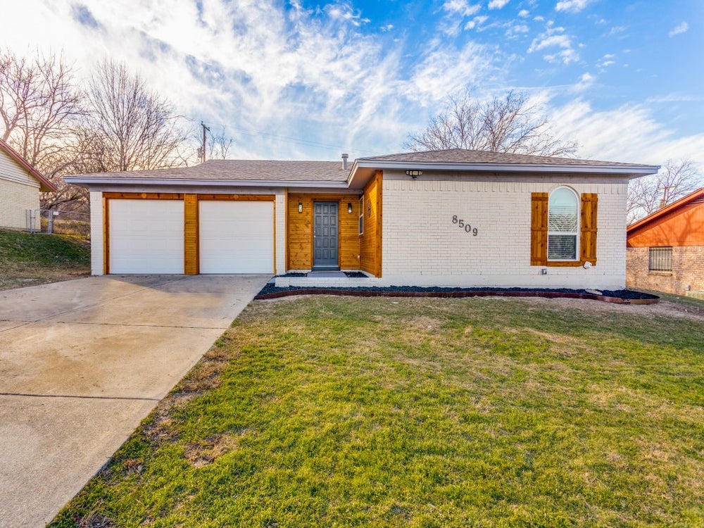 8509 Gibbs Drive, White Settlement, TX 76108 BHGRE