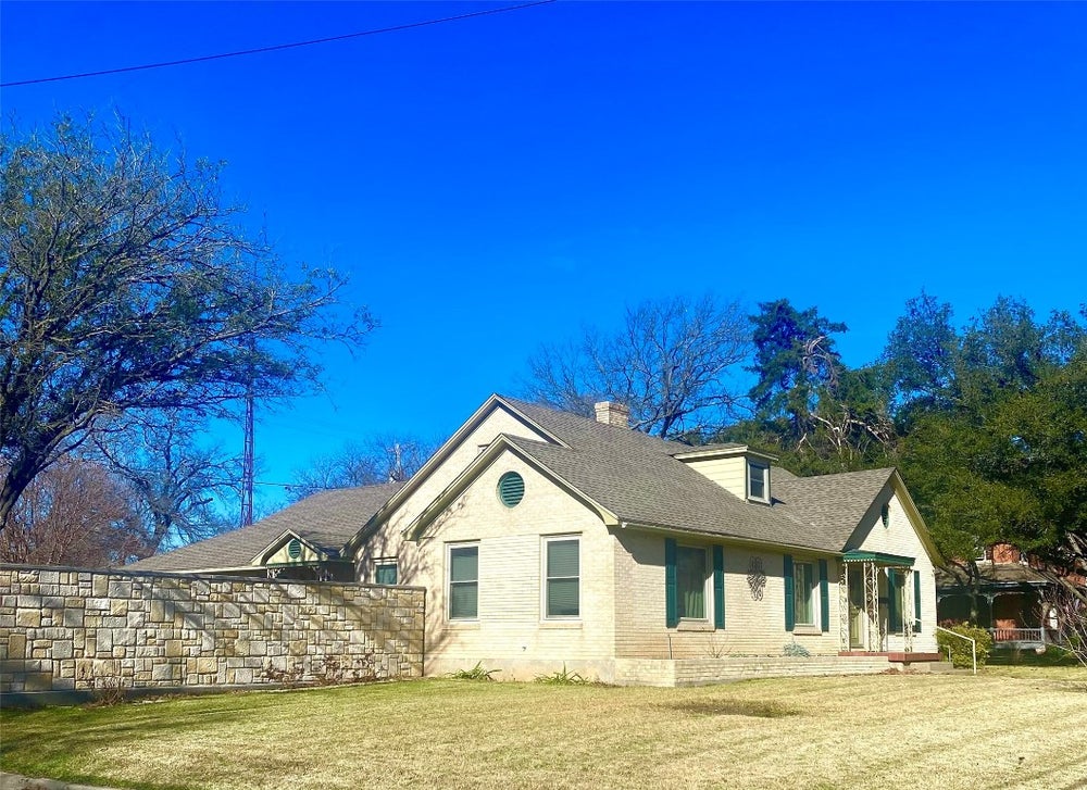 511 S Denton Street, Gainesville, TX 76240 BHGRE