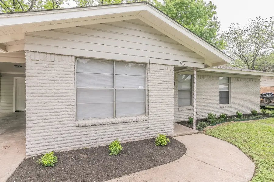 203 E 11th Street, Kaufman, TX 75142 - #3