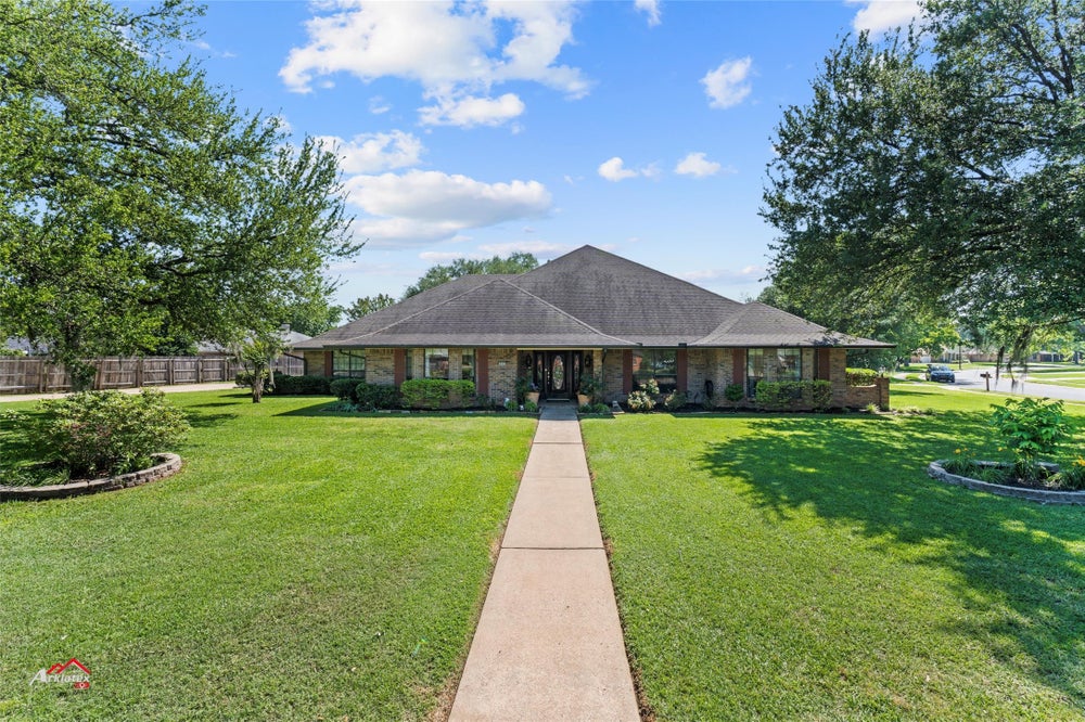 332 Greenacres Boulevard, Bossier City, LA 71111 BHGRE