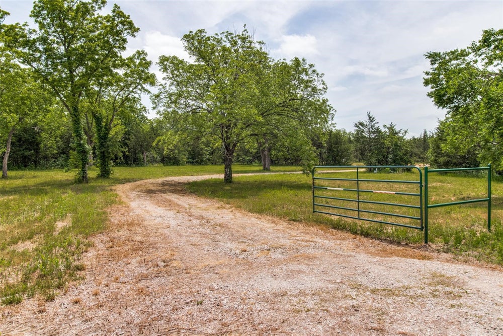 7483 County Road 1020, Wolfe City, TX 75496 BHGRE