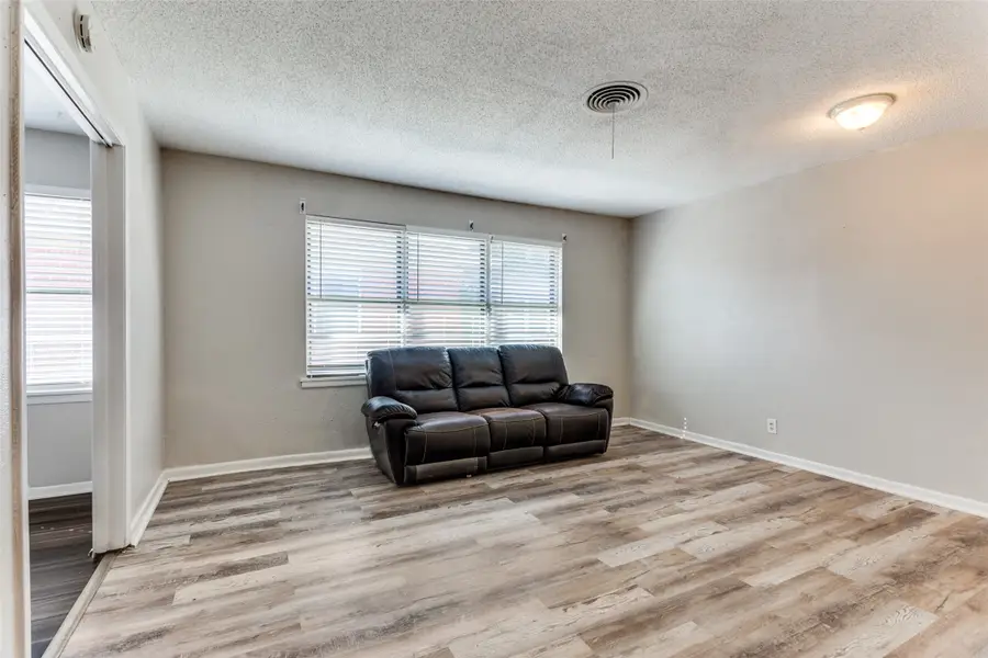 2705 W Fuller Avenue, Fort Worth, TX 76133 - Image #3