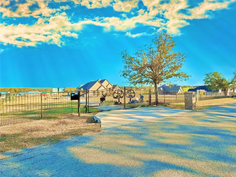 694 Jennings Lane, Azle, TX 76020 - Image #2