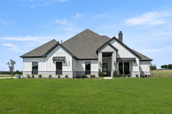 1017 Lake Prairie Trail, Benbrook, TX 76126