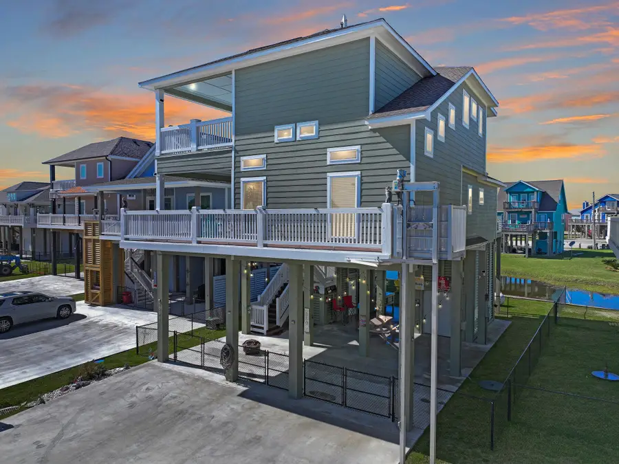 1991 Royaville Ct, Crystal Beach, TX 77650 - #2