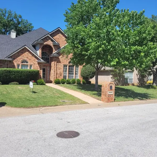 4519 Edge Creek Lane, Arlington, TX 76017