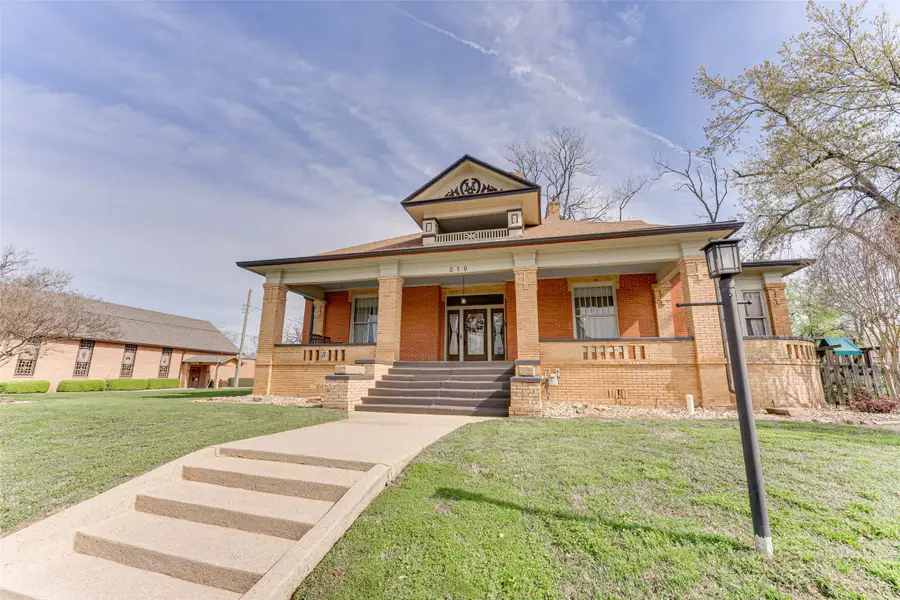 210 W Elm Street, Winnsboro, TX 75494 - Image #2