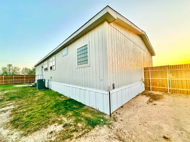 402 N Kilborn Street, Rankin, TX 79778 - Image #2