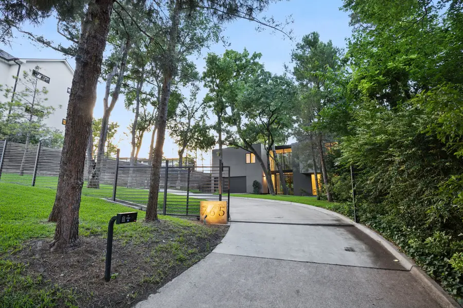 765 Evergreen Hills Road, Dallas, TX 75208 - Image #2