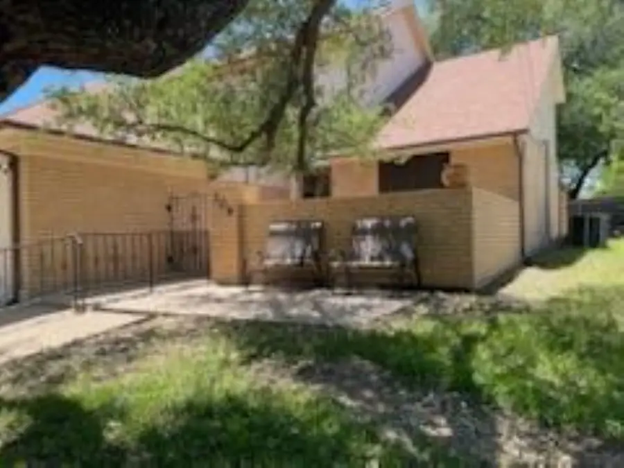 306 S Arnold Street, Lampasas, TX 76550 - #3