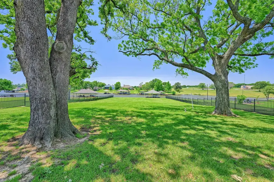 615 Kiowa Drive W, Lake Kiowa, TX 76240 - Image #3