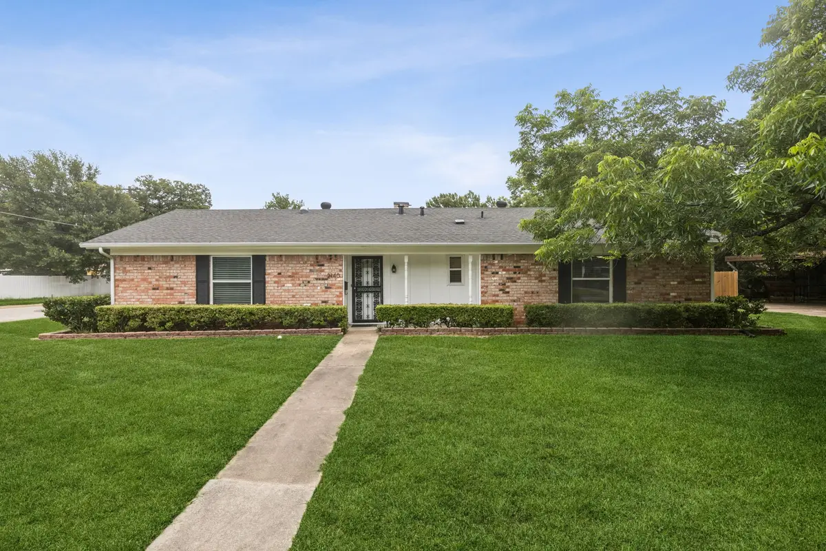 2140 Barbell Lane, Fort Worth, TX 76111 - Image #1