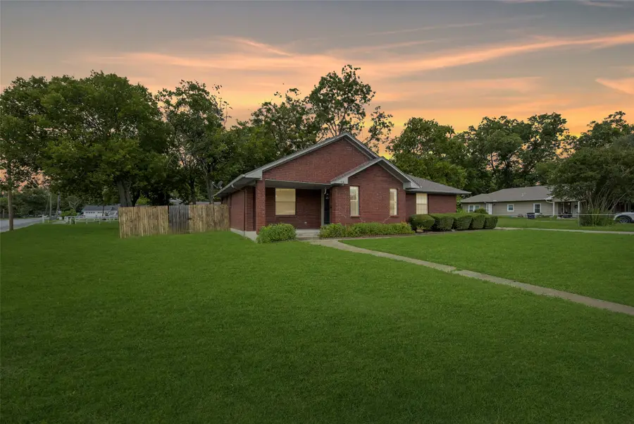 918 Prairie Avenue, Cleburne, TX 76033 - Image #2