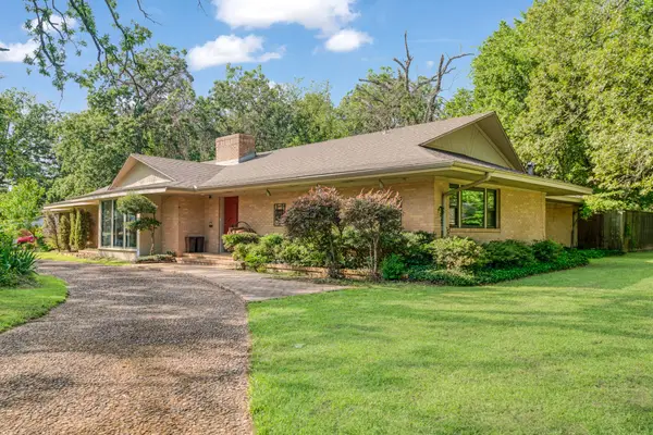 1911 Harrison Avenue, Paris, TX 75460