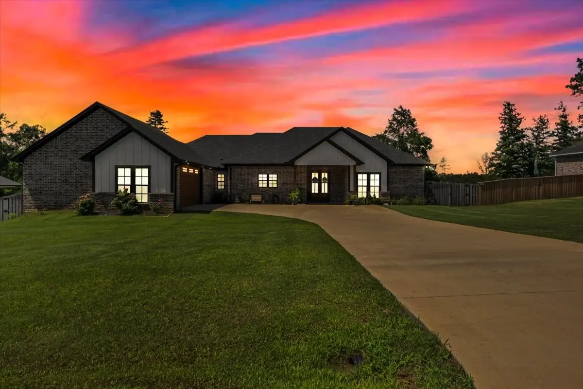 18329 Timber Oaks Drive, Lindale, TX 75771 - Image #1