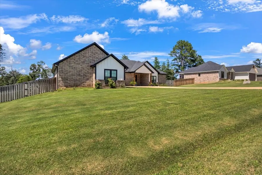 18329 Timber Oaks Drive, Lindale, TX 75771 - Image #3