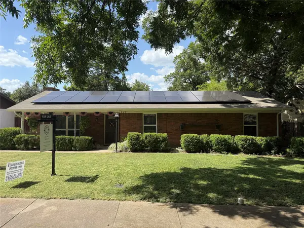 429 Ten Mile Drive, DeSoto, TX 75115