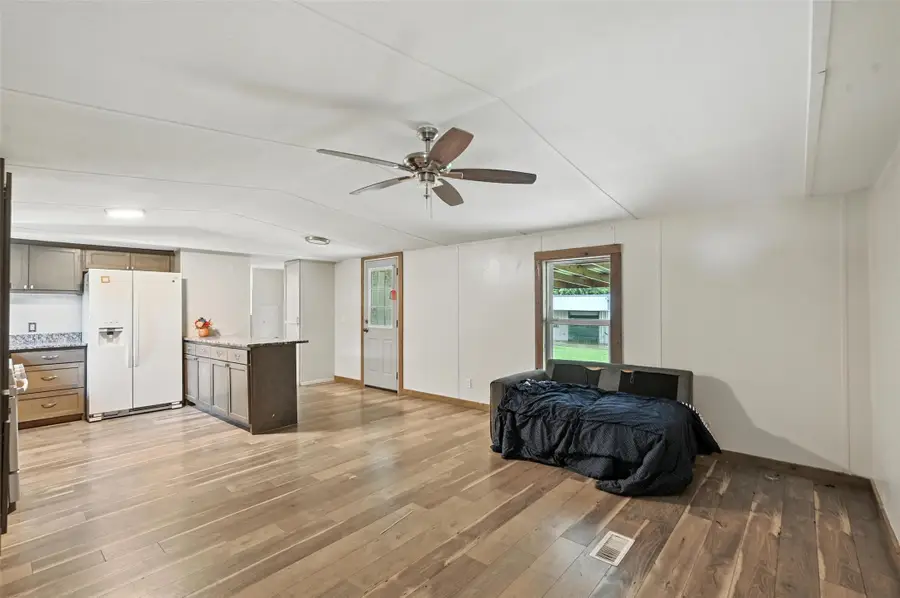 525 Surrey Lane, Burleson, TX 76028 - Image #2