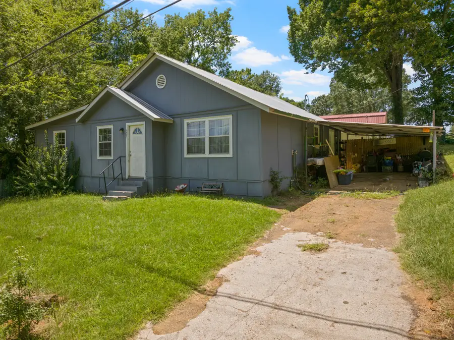 307 Russell Street, Hughes Springs, TX 75656 - Image #3