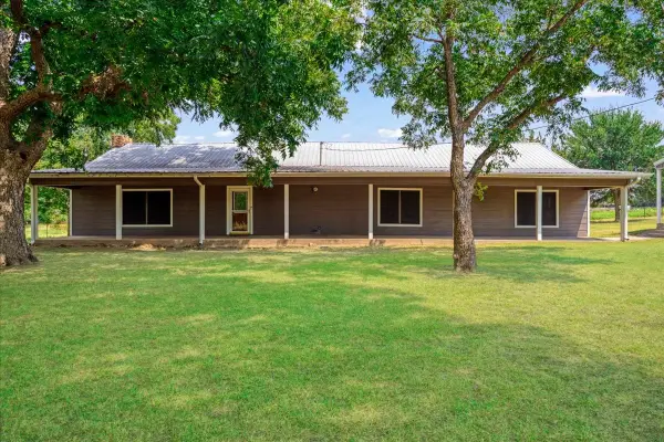1578 County Road 1240, Savoy, TX 75479
