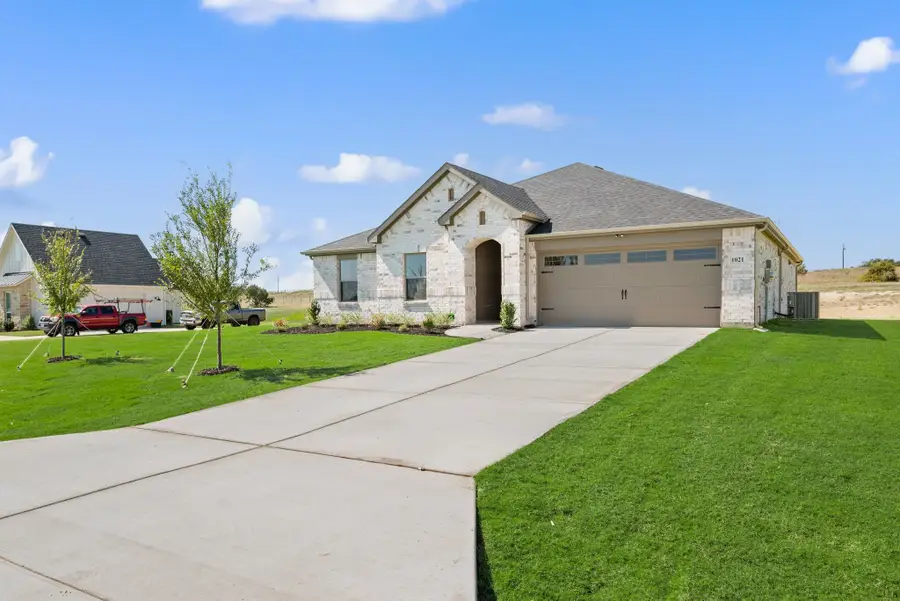 1021 Gatlin Circle, Springtown, TX 76082 - Image #3