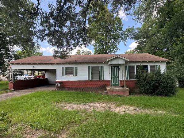 903 E Mary Avenue, Gladewater, TX 75647