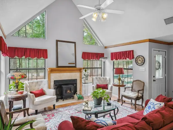 299 Lamplight Path, Holly Lake Ranch, TX 75765