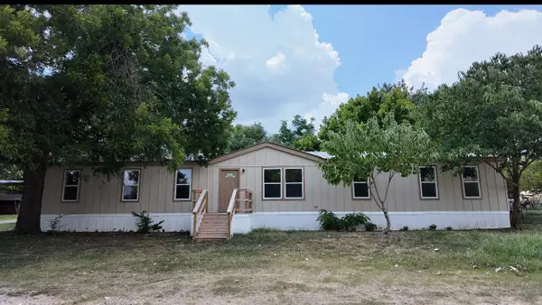 412 Maple Street, Paradise, TX 76073