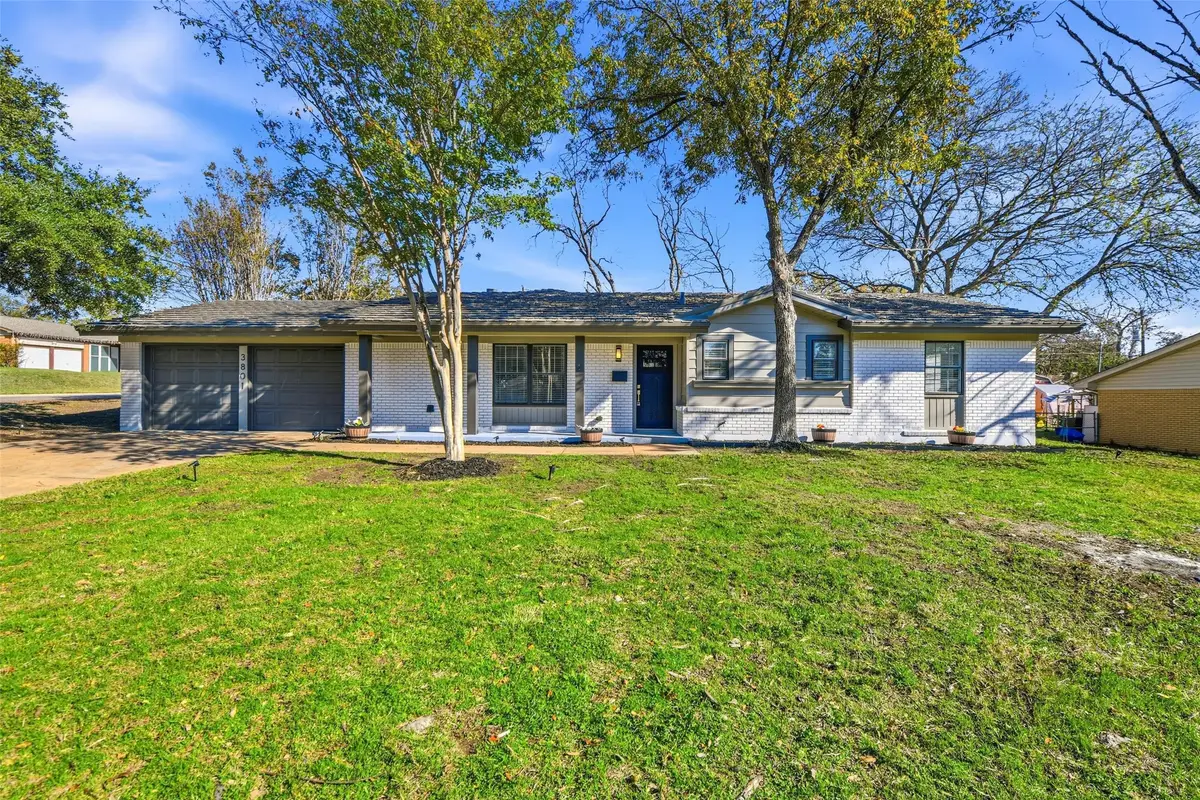 3801 Palomino Drive, Benbrook, TX 76116 - Image #1
